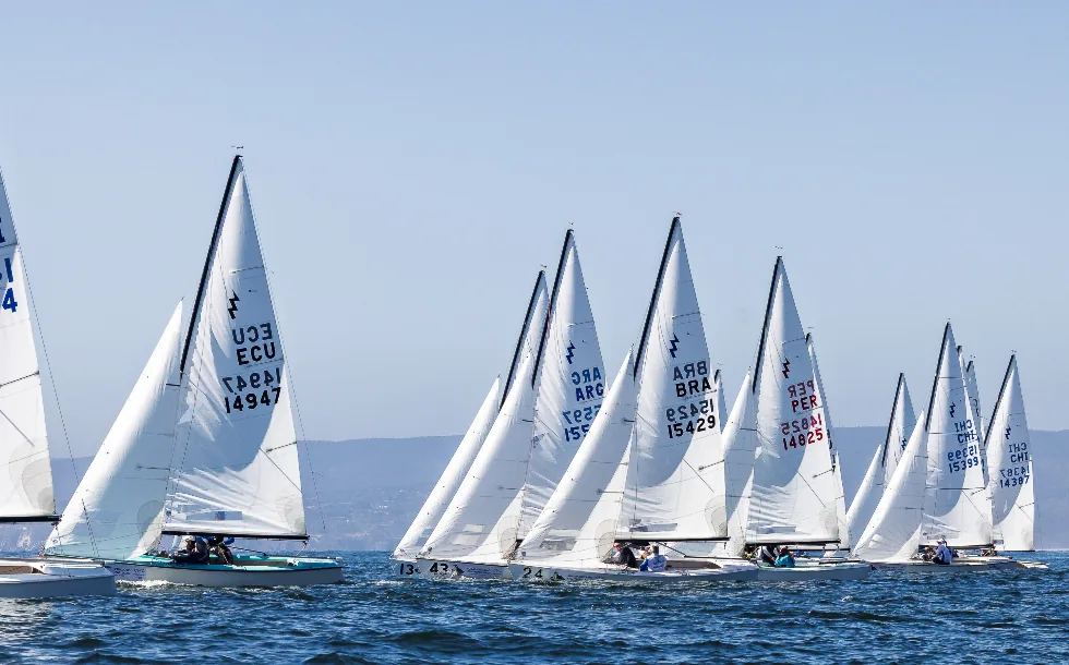 Frota de Lightning em regata internacional